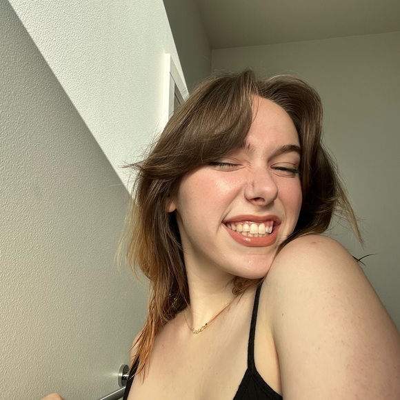 Meet your Posher, Mackenzie rose - Picture 1 of 2